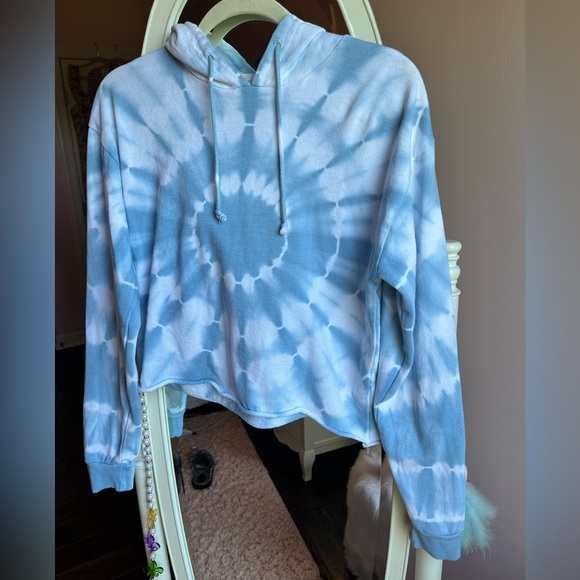 Altar'd State Tops - Blue & White Cropped Tie Dye Hoodie